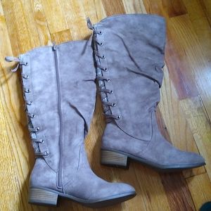 NWOT Lace up boots